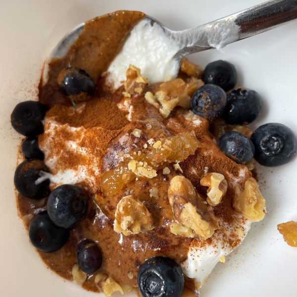 Healthy Blueberry Almond Butter Yogurt Bowl Recipe. Clean eating recipe