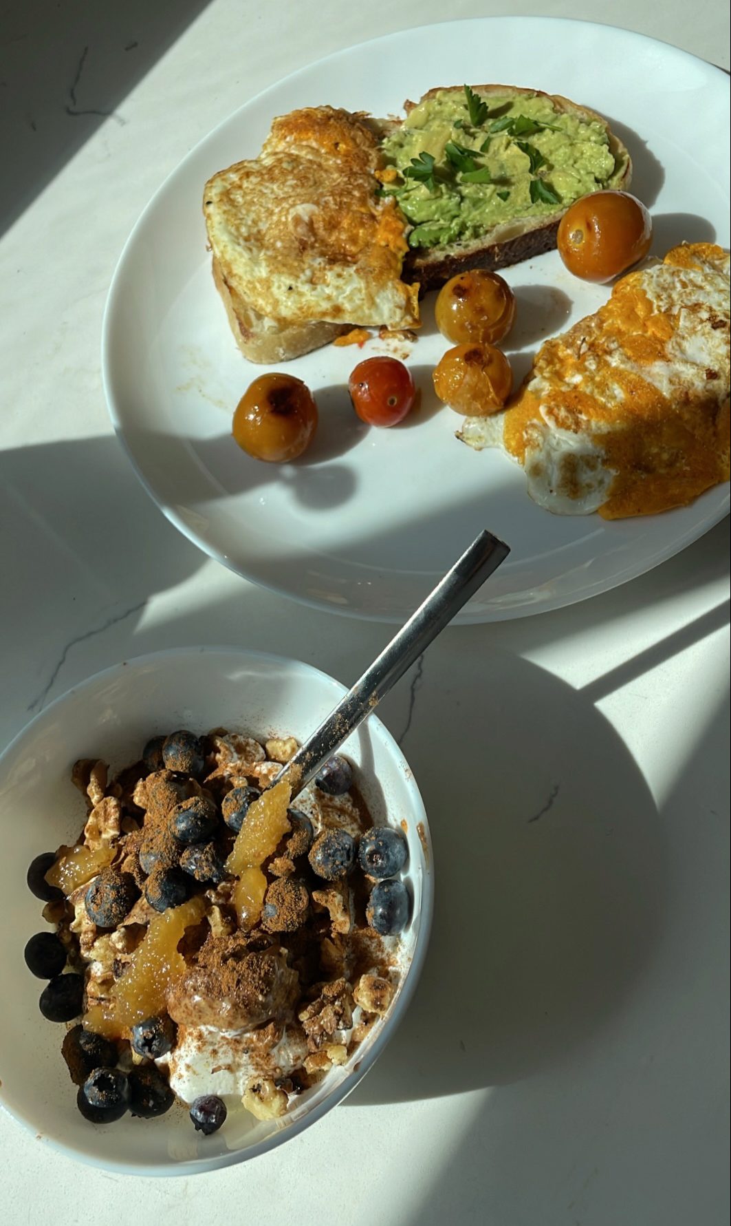 breakfast eggs and yogurt honey oats model diet